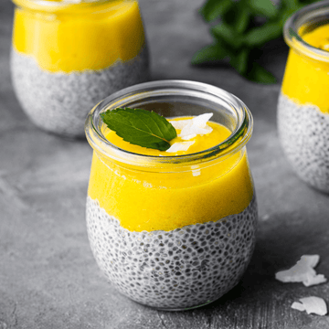 Fruchtiger Chiapudding mit Mangopüree