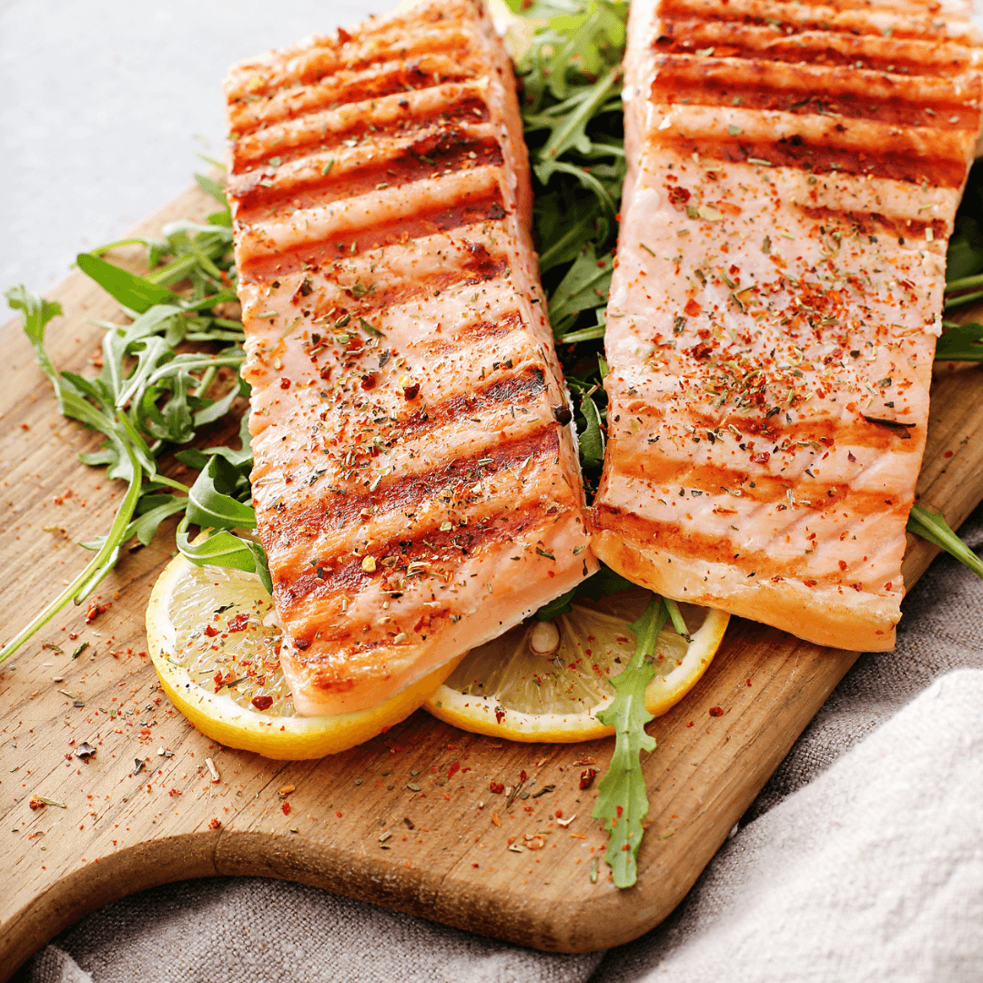 Ofen-gegrillter Lachs auf Rucola mit Zitrusaroma