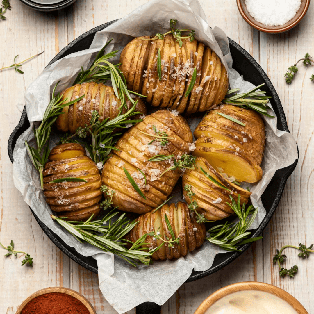 Knusprige Rosmarin-Kartoffelchips aus dem Ofen