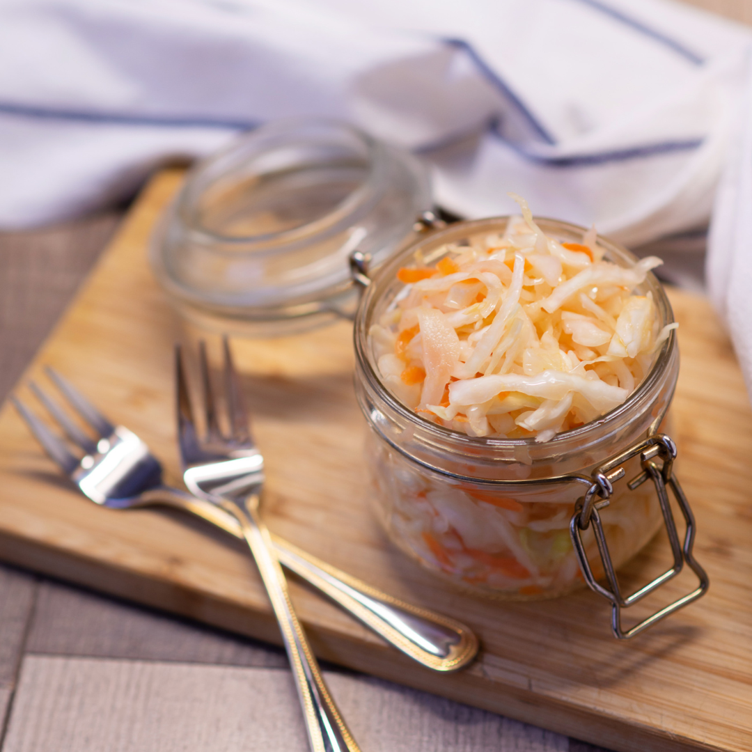 Sauerkraut-Karottensalat mit einem Hauch Apfel