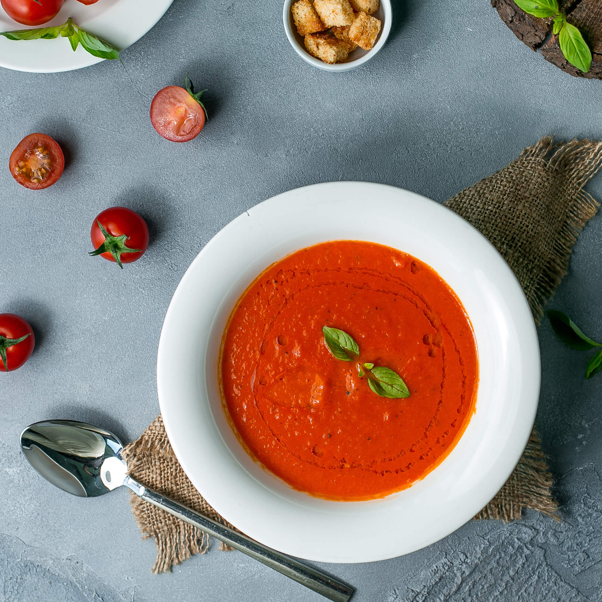 Leckere Tomatensuppe mit sonnenverwöhnten Tomaten