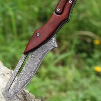 Taschenmesser aus Damast mit Palisanderholzgriff
