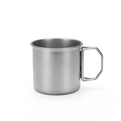 Titan Becher